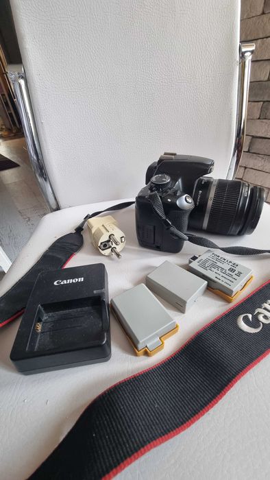 Фотоапарат Canon EOS 450D с три батерии