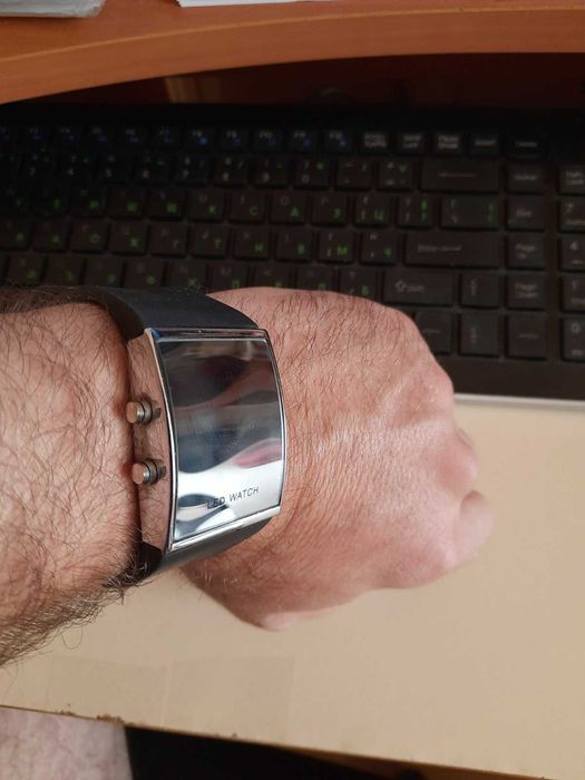 LED часовник и ICE часовник в отлично състояние на ниска цена