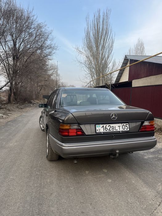 Mercedes-Benz E 230