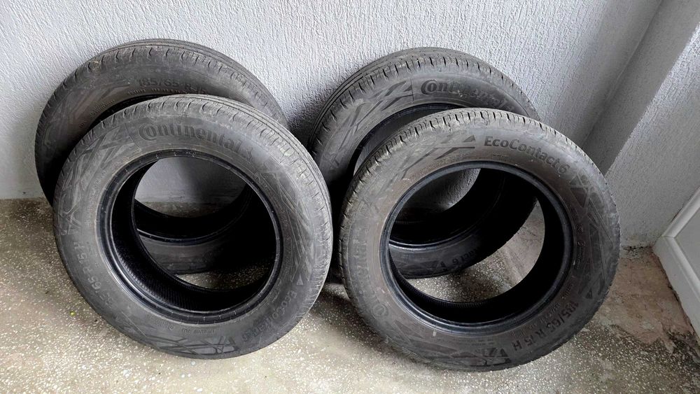 Vand 4 cauciucuri de vara Continental 185/65/15
