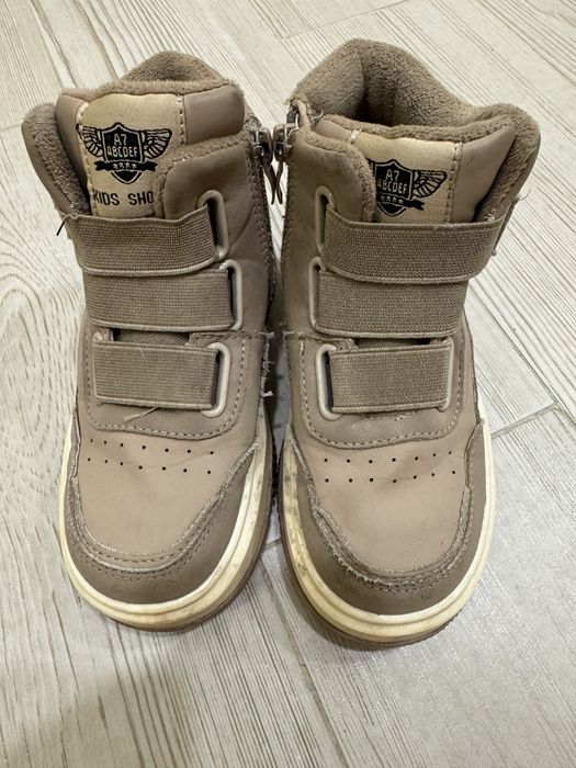 Продаю ботинки на девочку