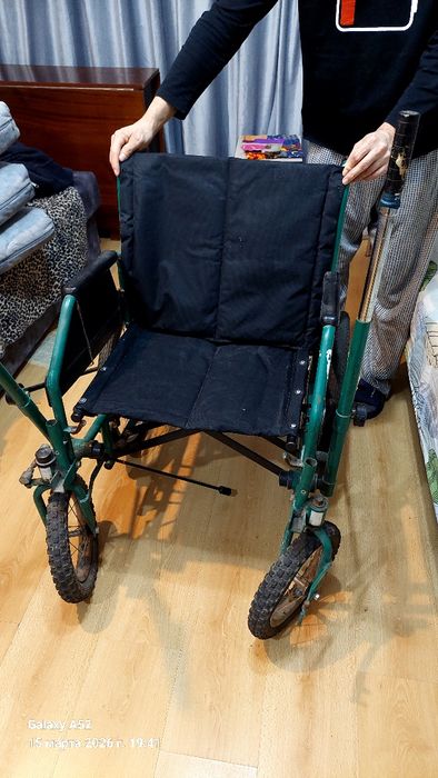 Продам инвалидную коляску