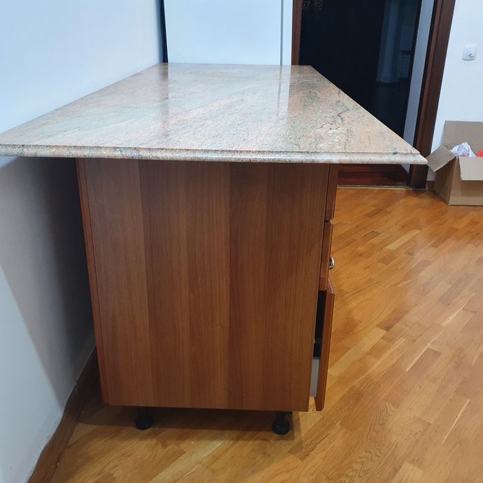 Стол кухонный рабочий.