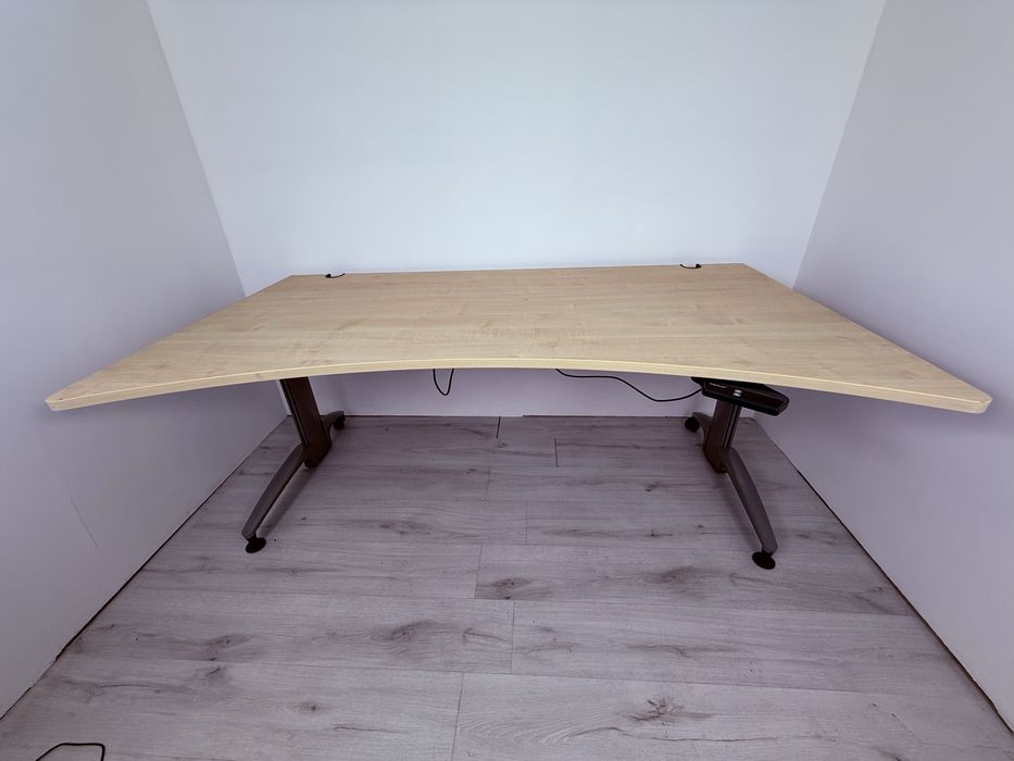 Немско бюро електрическо повдигане обзавеждане