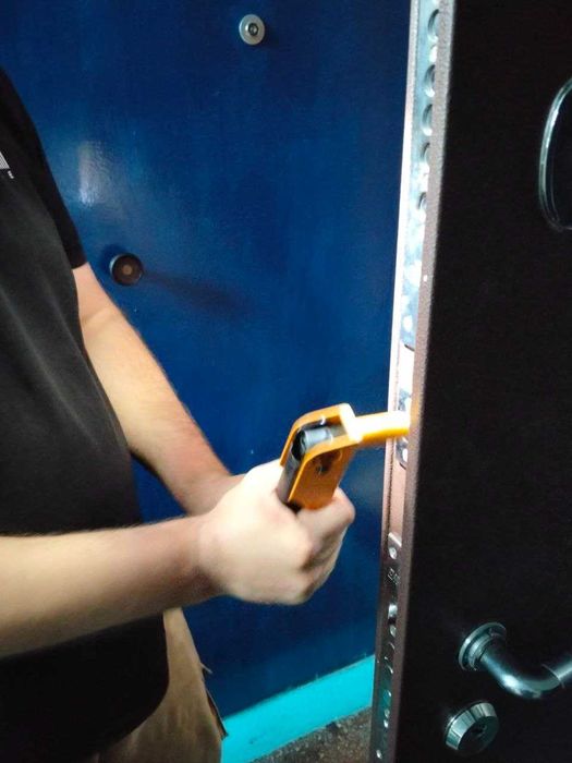 Вскрытие замка \ Установка врезка ремонт замка \ Замена ручек цилиндра