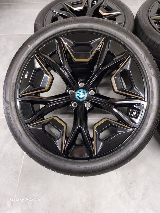 Jante BMW iX I20 pe 22 M vara