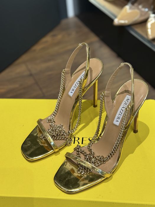 Обувки Chanel ; Gucci ; Alaia ; Casadei ; Dsquared