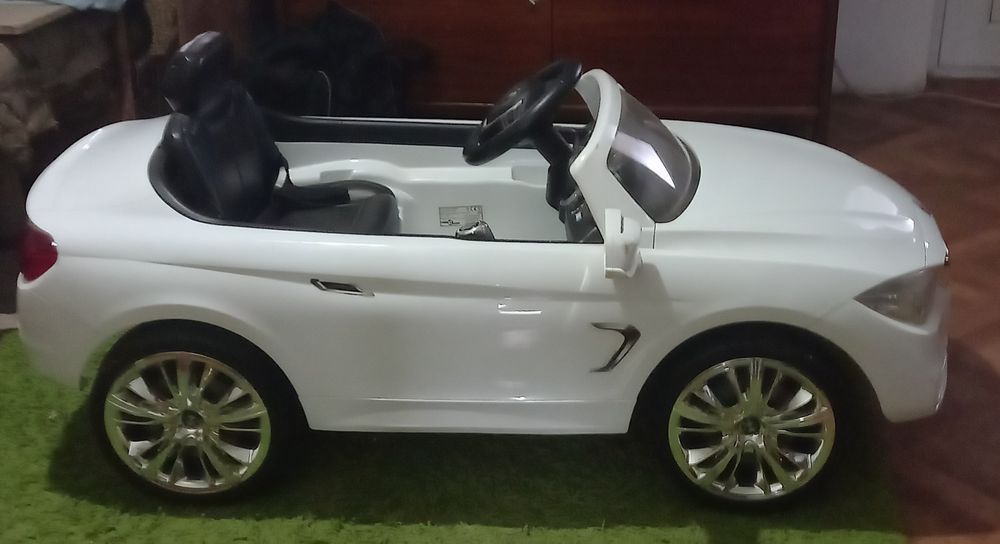 Vând sau schimb BMW, masinuta electrica