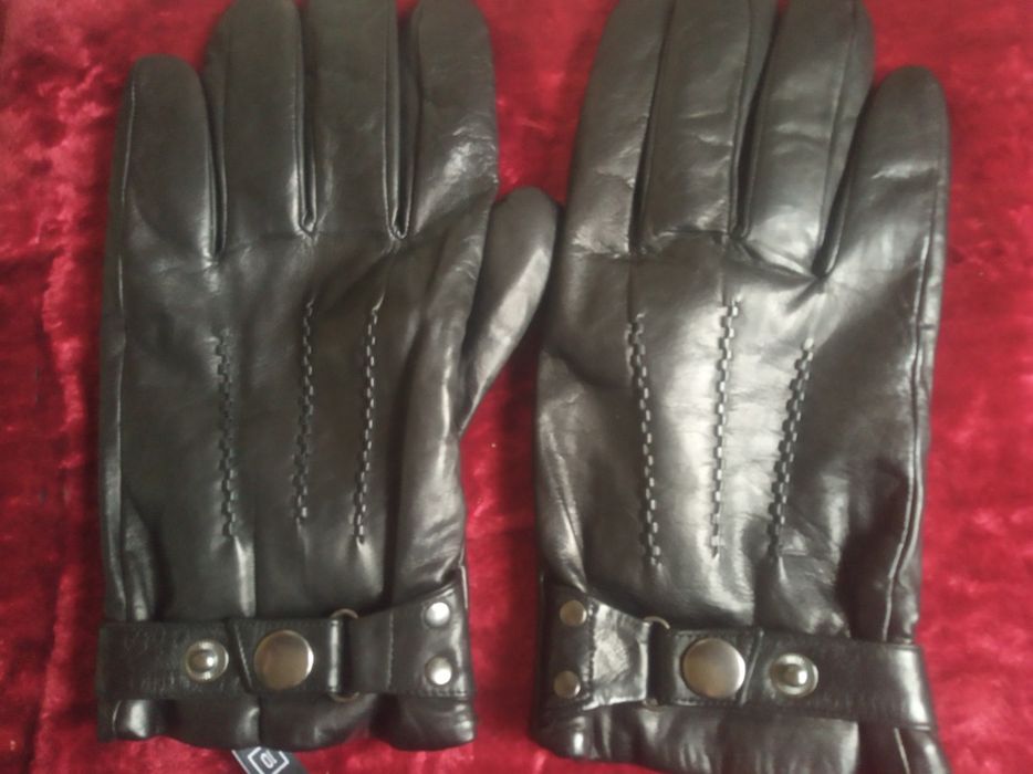 Продаю кожаный перчатки.