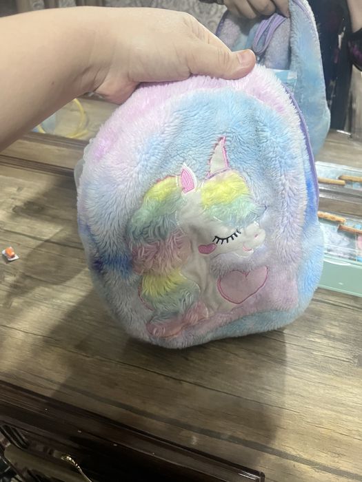 Сумки,  1 детский рюгзак с единорогом, и женские сумки.