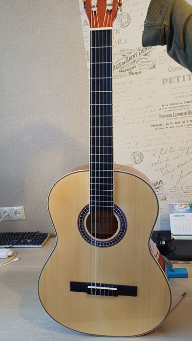 Гитара шестиструнная