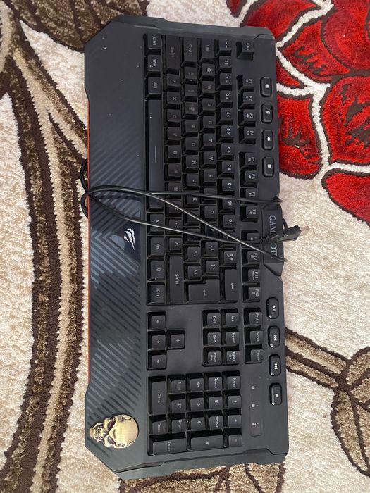 Vând ,căști ,tastatură ,joystick și mousepad