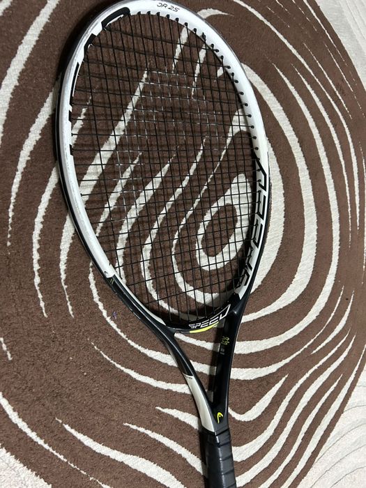 Теннисная ракетка