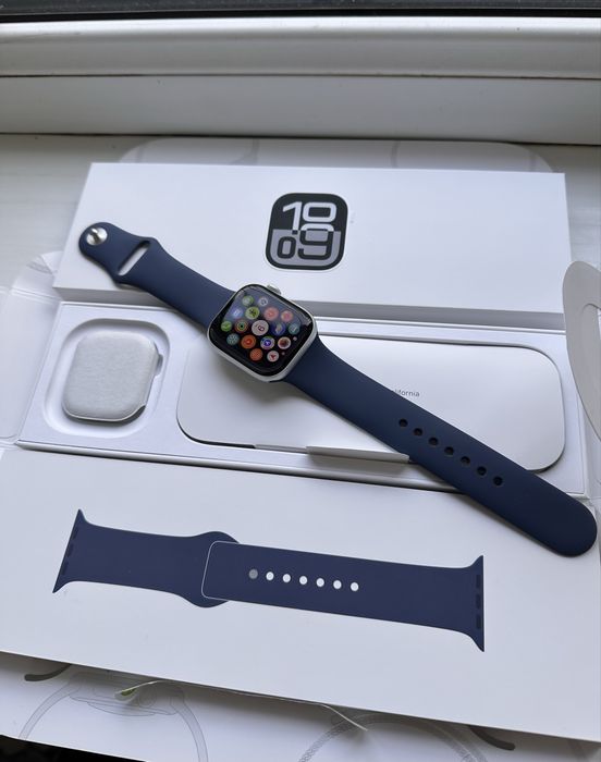 Apple iWatch 10 Silver 42mm 100%