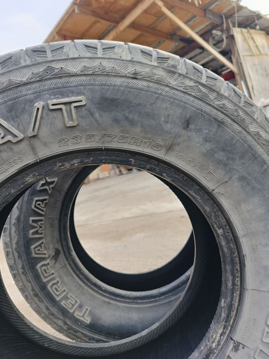 Продам Шины делику