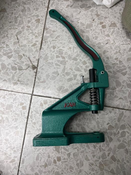 Пресс для кнопок