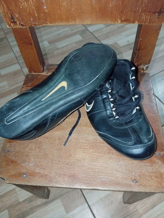 Ghete de fotbal Nike și adidas