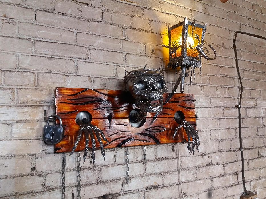 Кованый светильник.