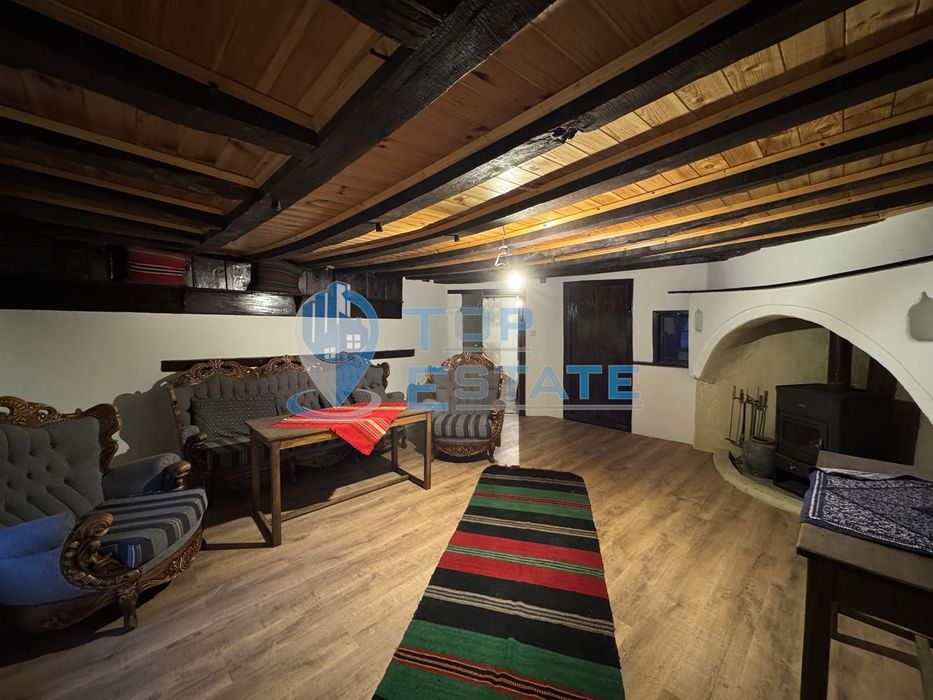 Продава се Къща в Елена - 260 кв.м за 261 €/кв.м - Снимка #1