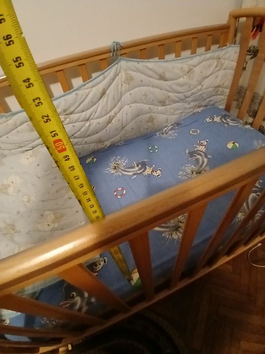 Pătuț din lemn folosit