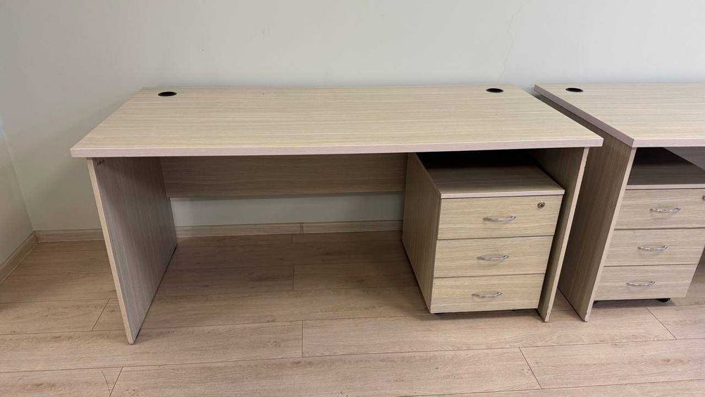 Продам столы - учебные, офисные с тумбой, стол для переговоров