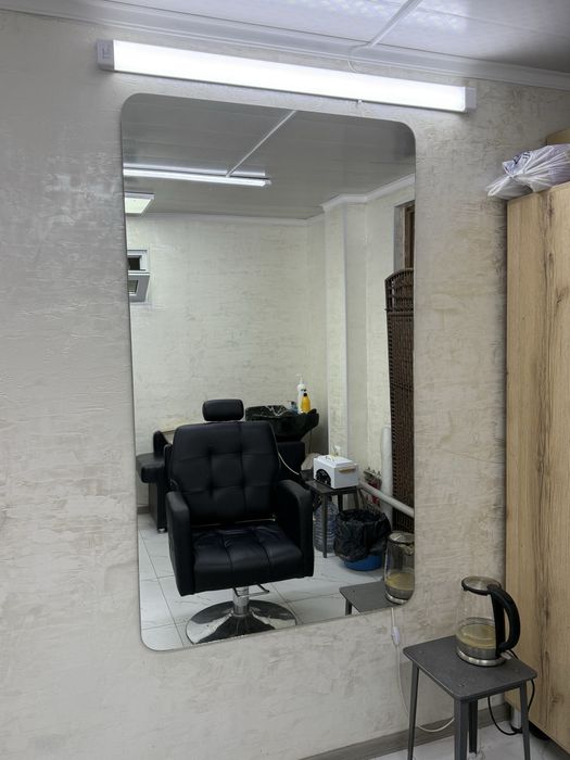 Срочно продаем парикмахерские кресла!