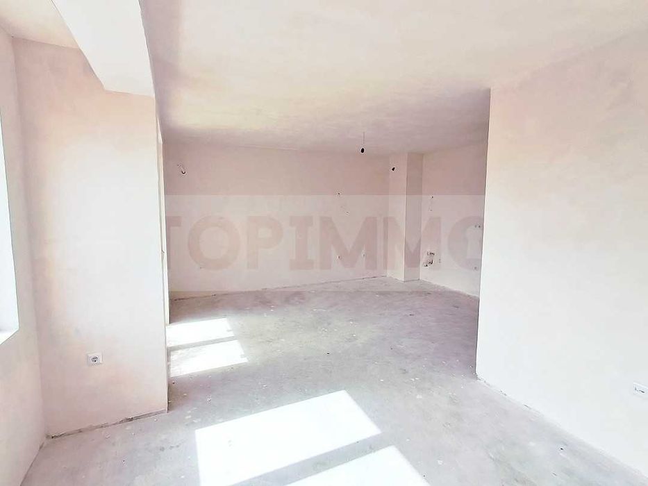 Продава се Четиристаен апартамент в Варна, Колхозен пазар - 137 кв.м за 845 €/кв.м - Снимка #2