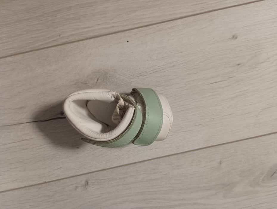 Продавам ортопедична обувка