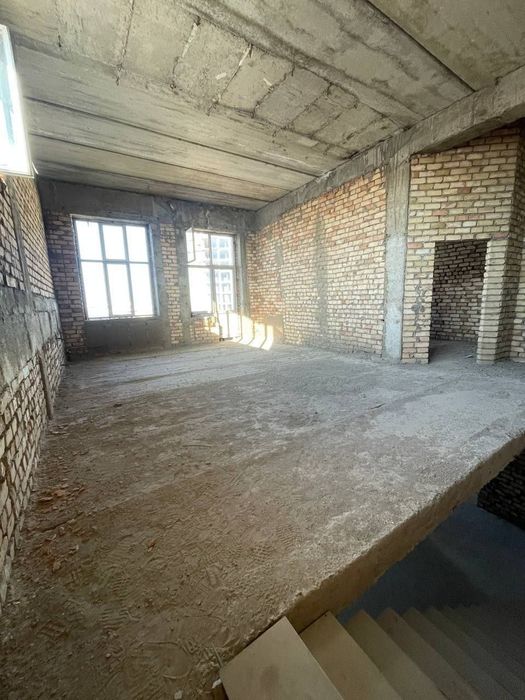 Продаётся 12 комнатная квартира коробка,ул Тараса Шевченко