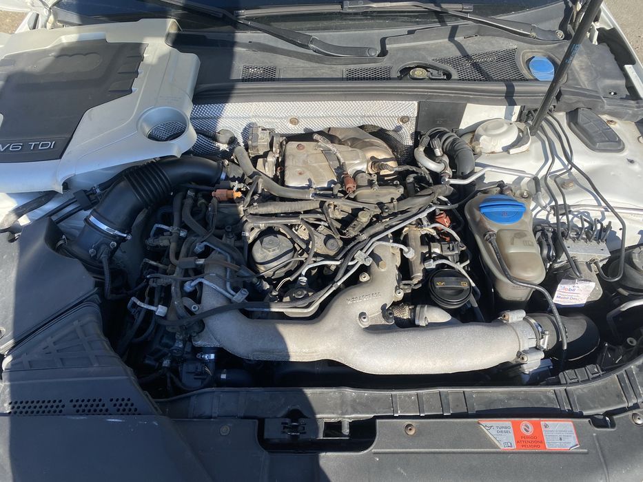 Dezmembrez A4B8 2.7(TDI)