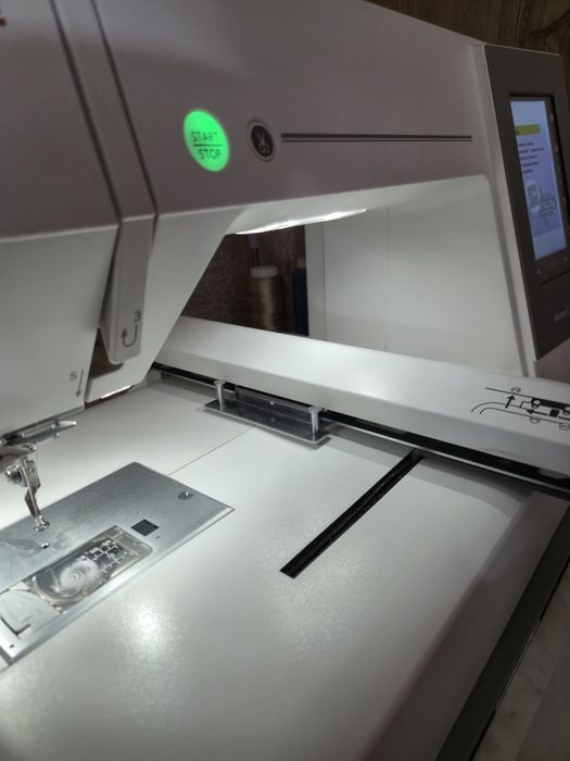 Продам вышивальную машину Janome 550e