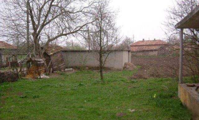 Къща в Бенковски