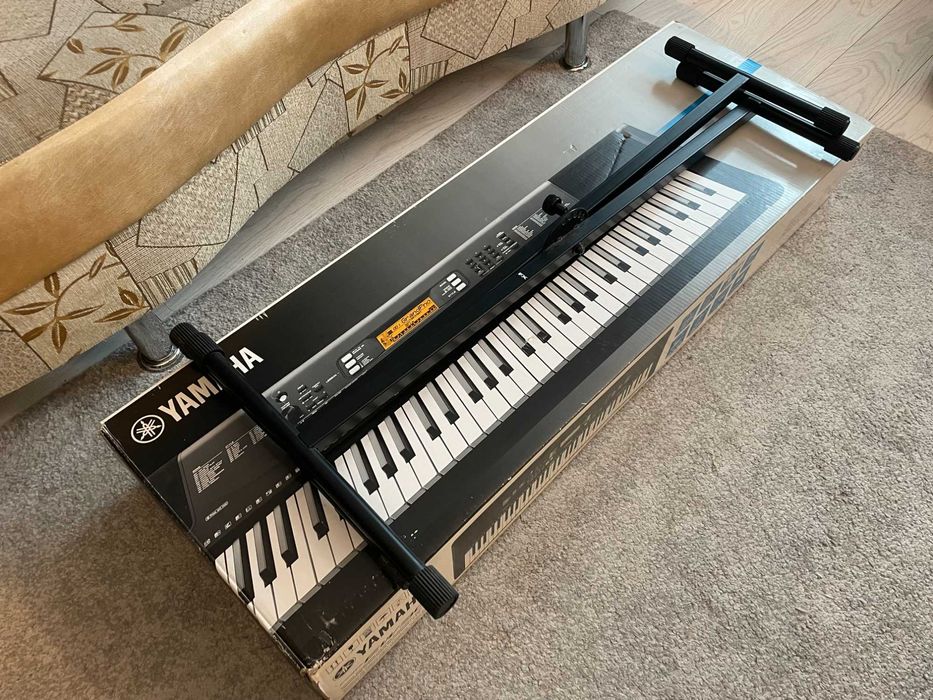 Pian Digital Portabil Yamaha PSR-EW300