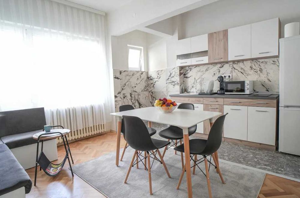 Дава се под наем Тристаен апартамент в Пловдив, Център - 81 кв.м за 280.5 € - Снимка #2