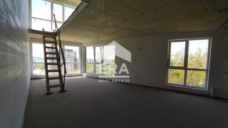 Продава се Двустаен апартамент в Варна, Възраждане 2 - 156 кв.м за 802 €/кв.м - Снимка #1