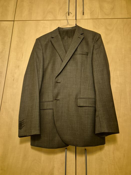 Costum nou, impecabil, culoare gri, elegant pentru barbati din 2 piese