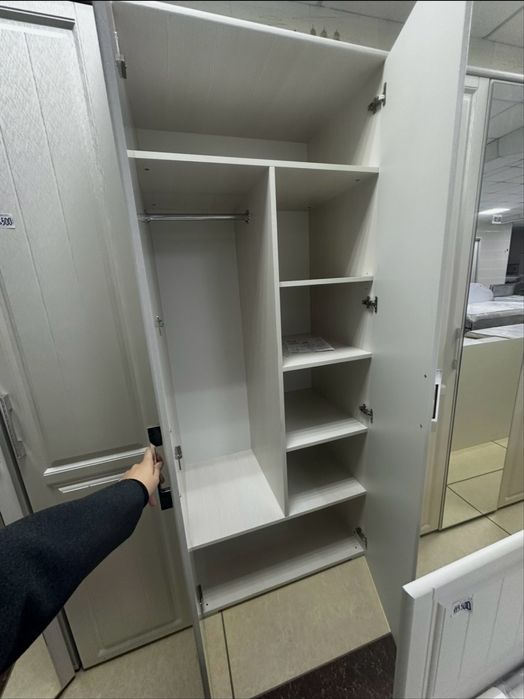 Шкаф для вешей в комнату