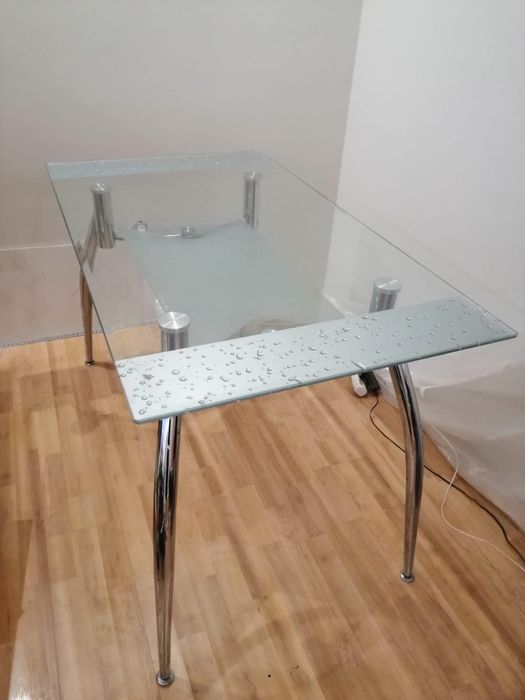 Продам стол стеклянный кухонный