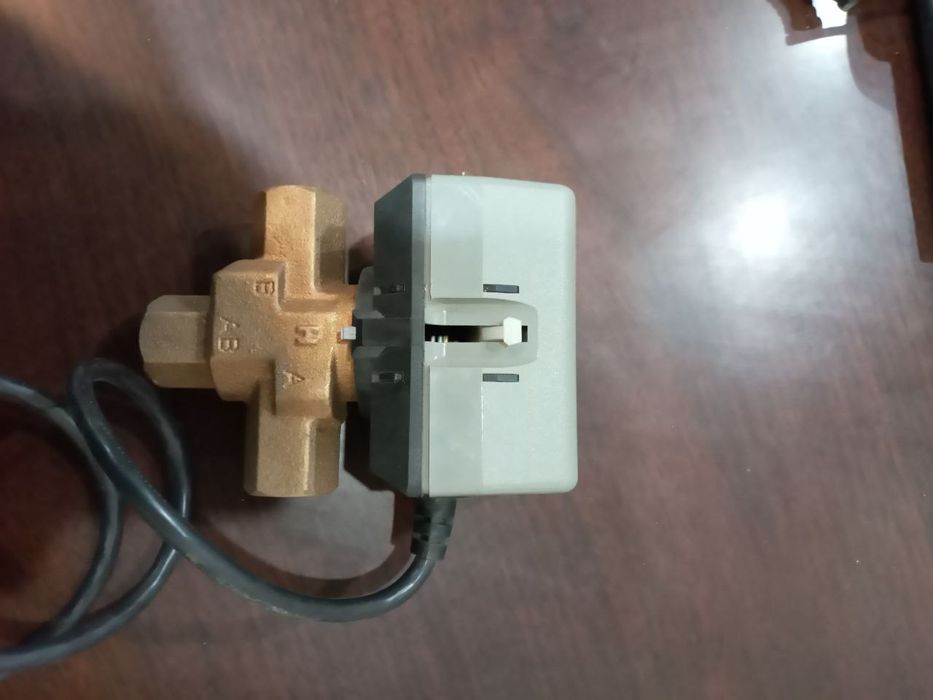 Клапан трехходовой