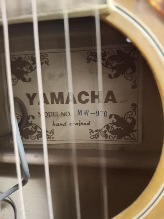 Гитара Yamaha полуакустика