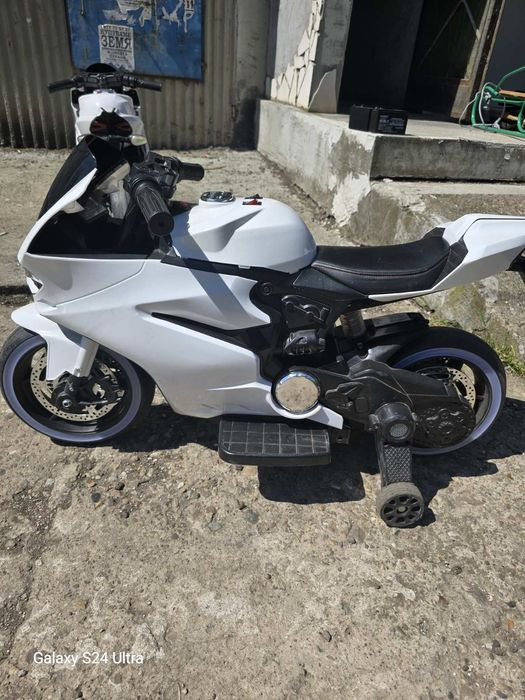 Акумулаторен мотор