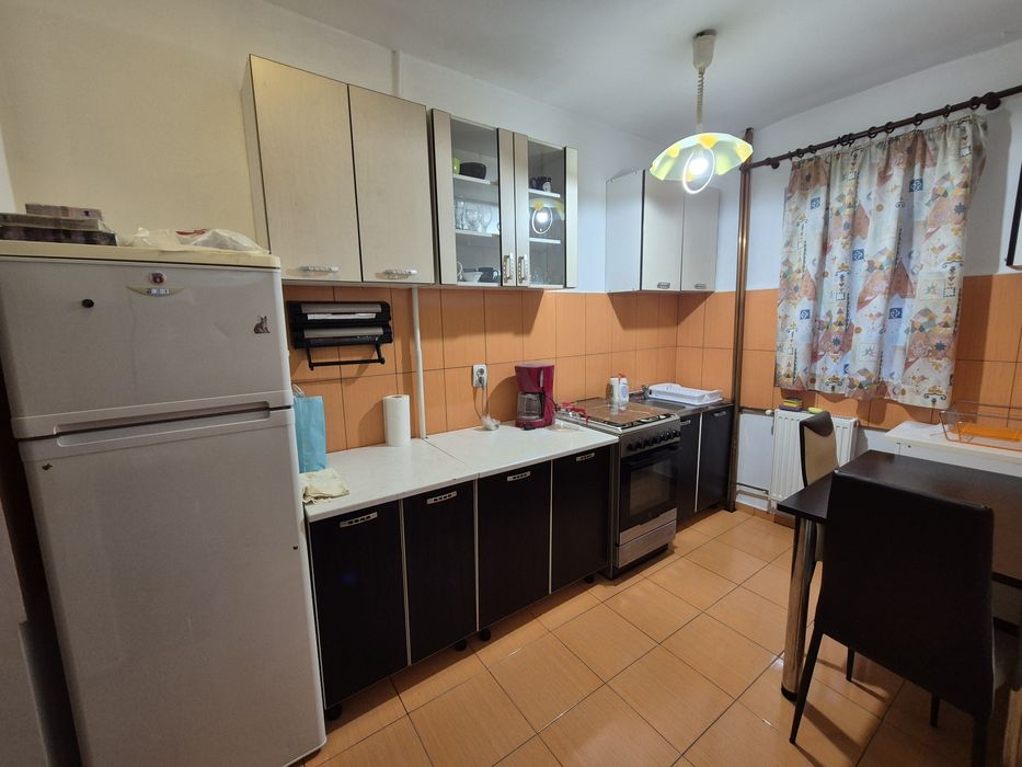 Proprietar închiriez apartament 3 camere Calea Sagului