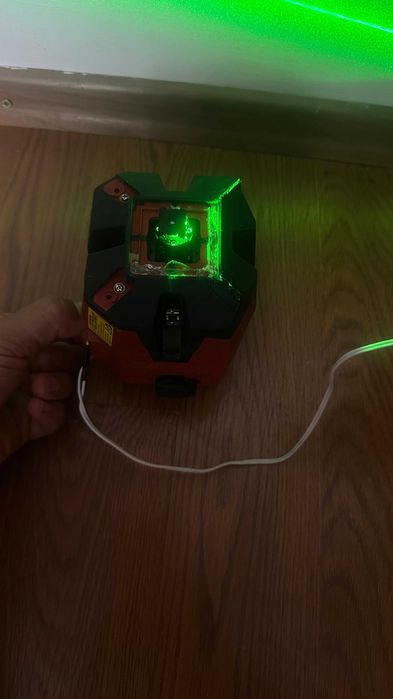 Nivela laser cu lini verzi  Hilti Pm 40 lipsa cap protectie si acumulator