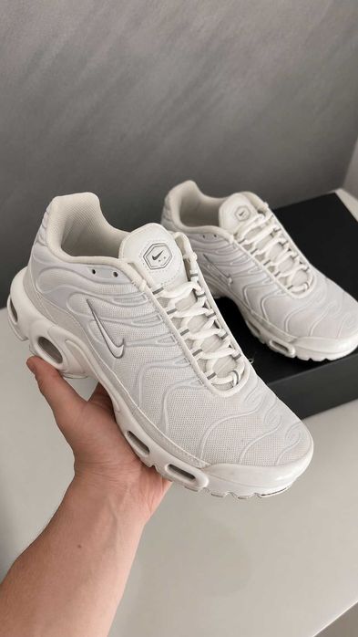 Nike Air Max Tn Plus Triple White - Оригинални Дамски Обувки