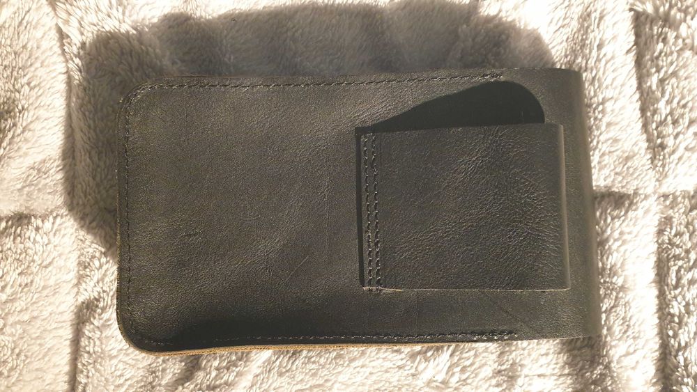 2 бр. кожени чантички за колан