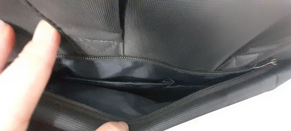 Продам сумку для ноутбука Rivacase