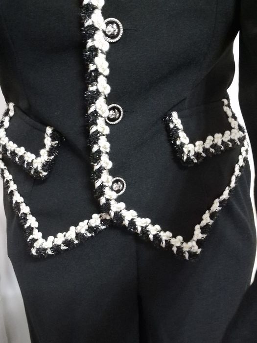 Costum de femei elegante