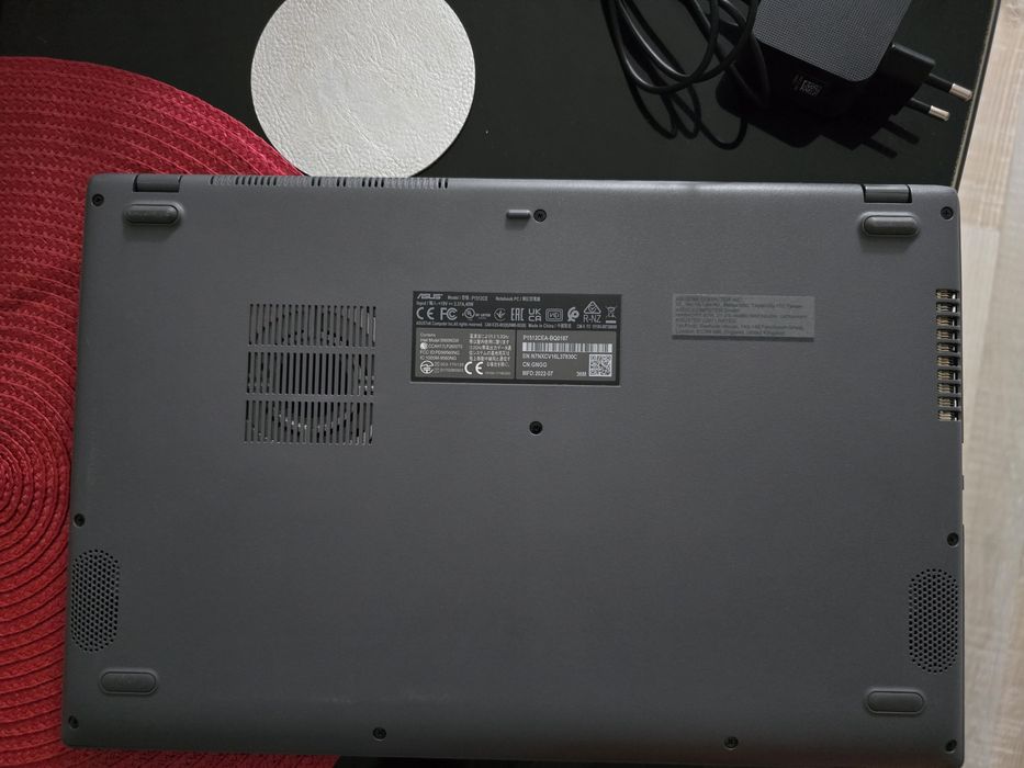 Vând laptop ASUS VivoBook !