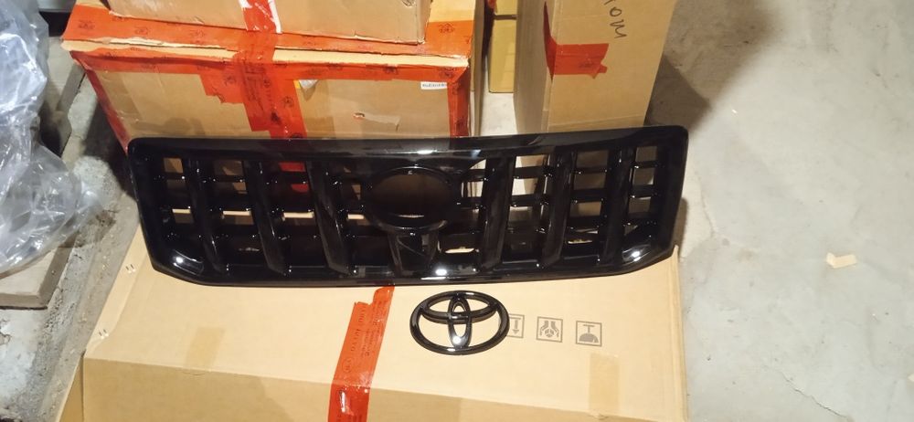 Решетка радиатора Тойота Ланд круизер 150 дорестайлинг новый