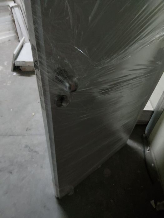 Бяла интериорна врата